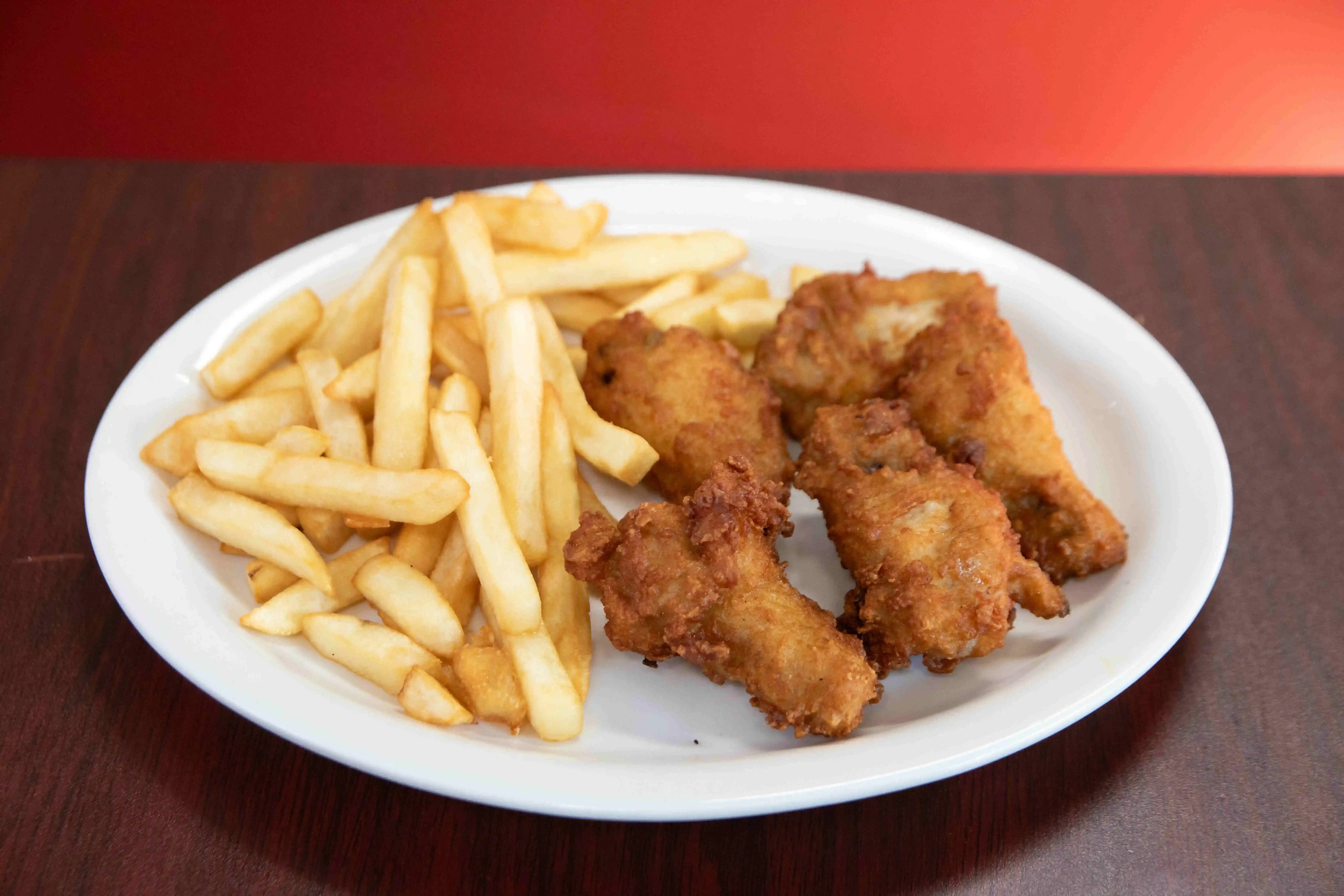6 Chicken Wings w/French Fries
